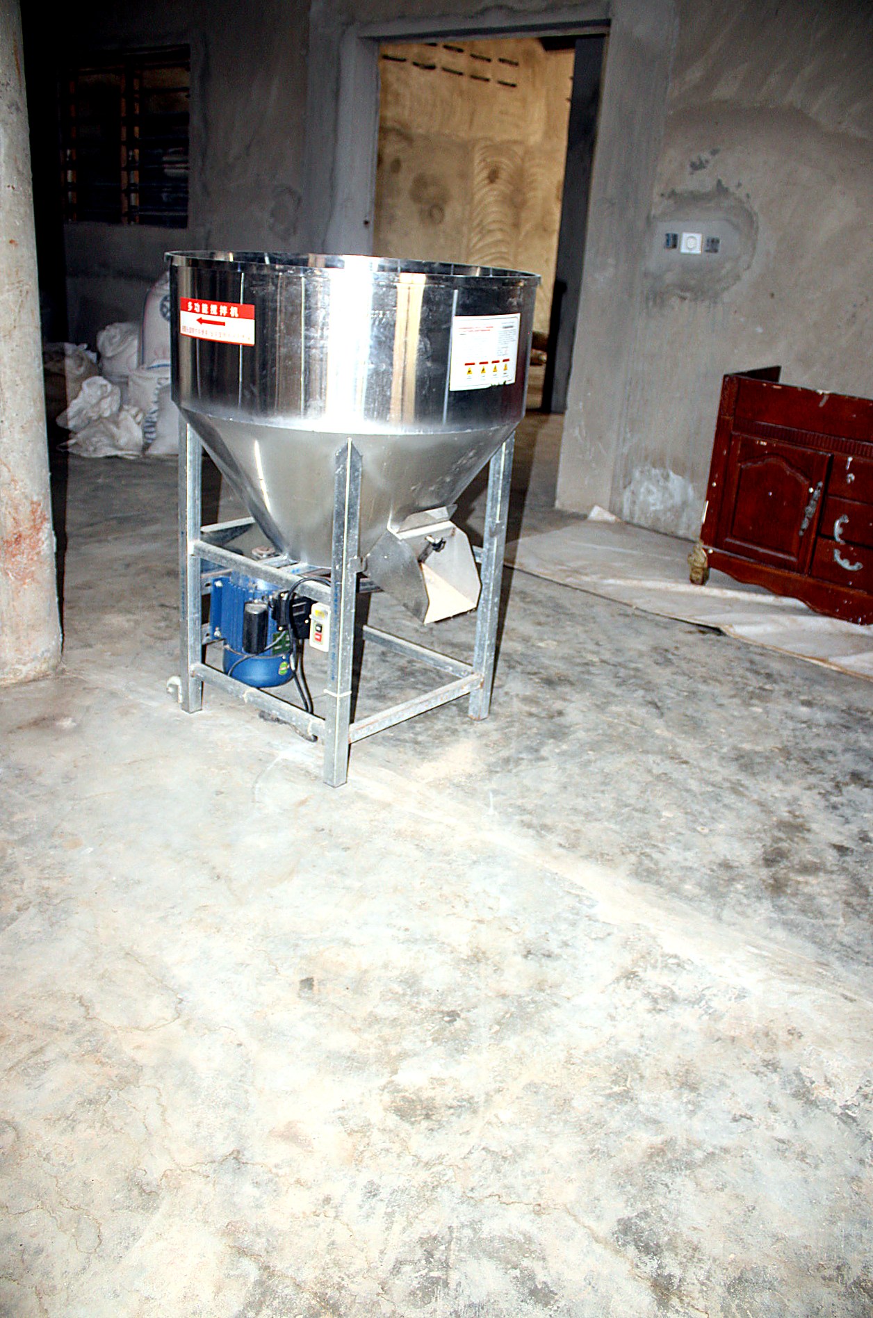 Machine de production d'aliments pour poissons — AZON DODE