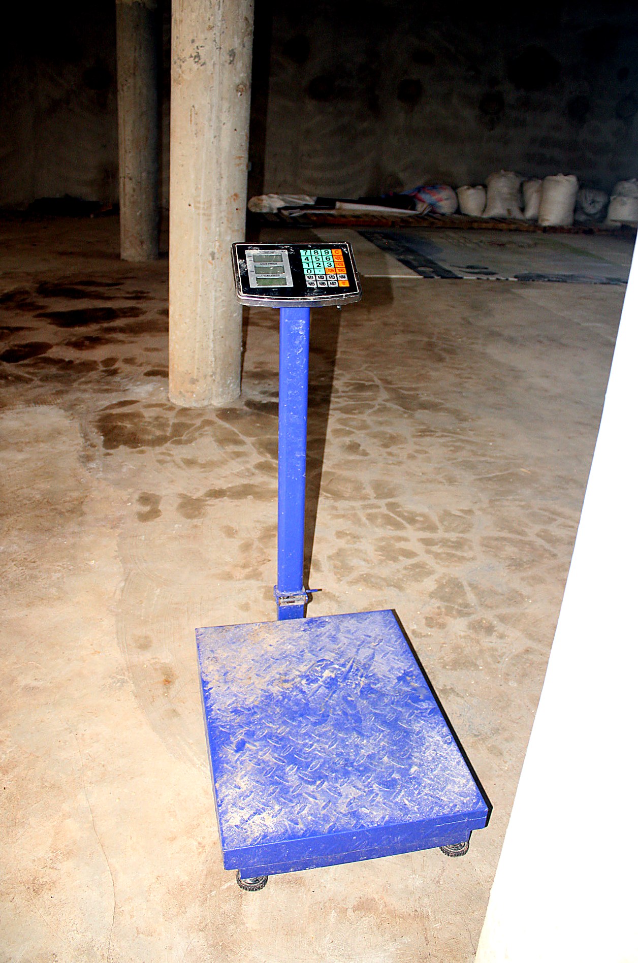 Machine de production d'aliments pour poissons — AZON DODE