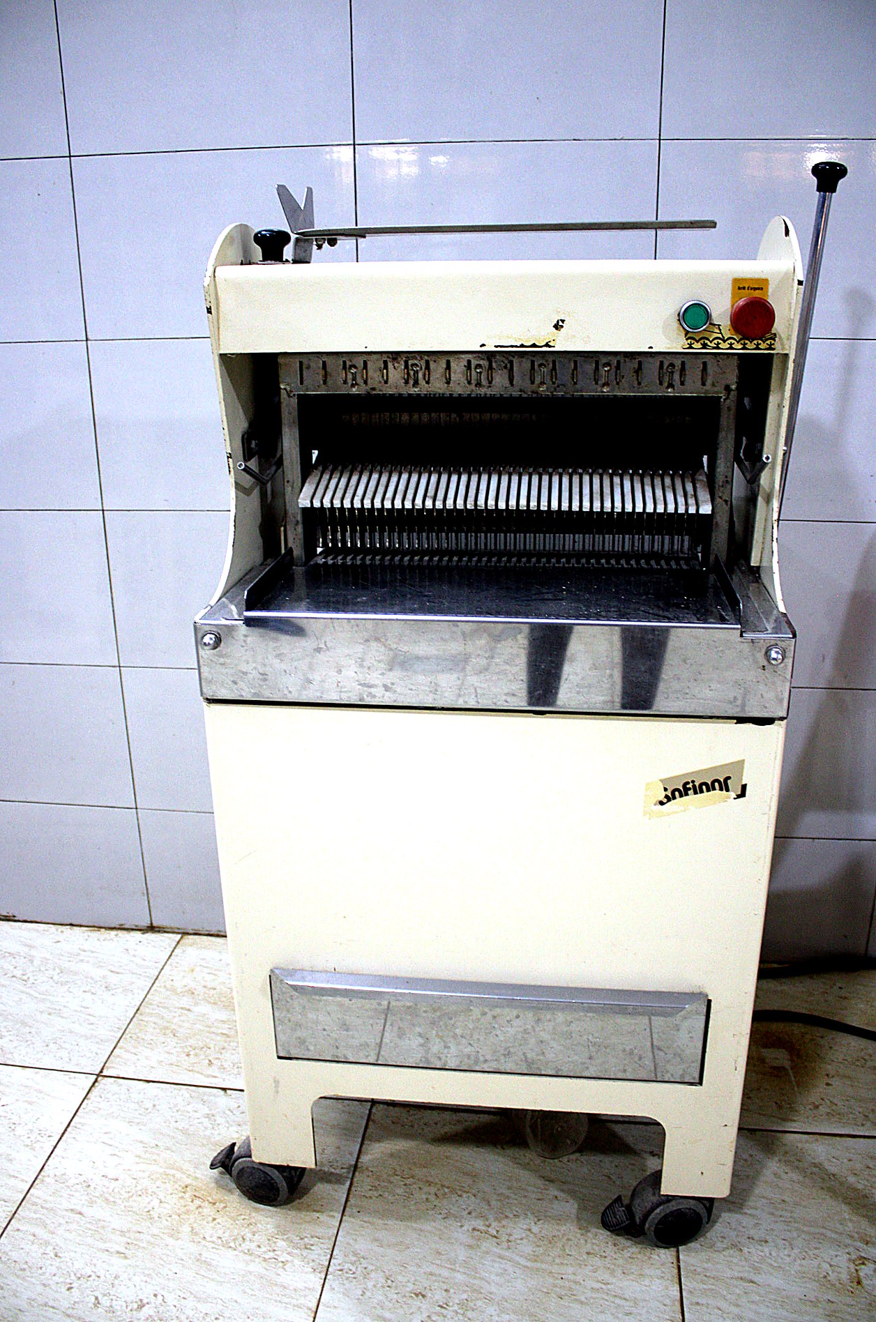 Façonneuse / machine de boulangerie — AZON DODE