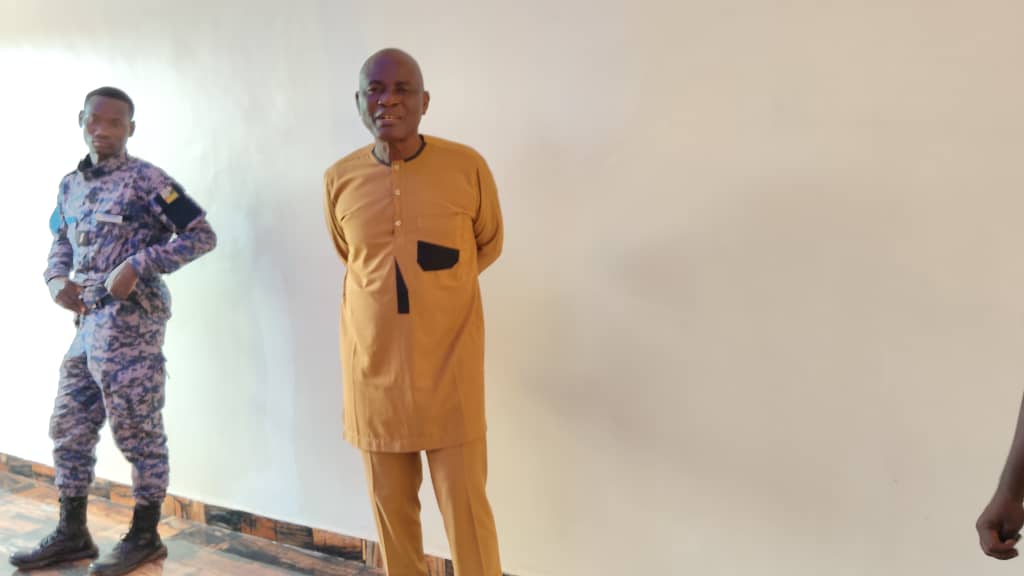 Visite du préfet de l'Avé, M. Awu Kossi — AZON DODE