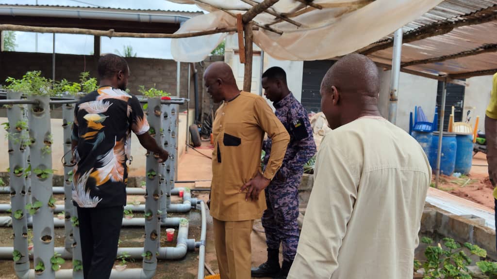 Visite du préfet de l'Avé, M. Awu Kossi — AZON DODE