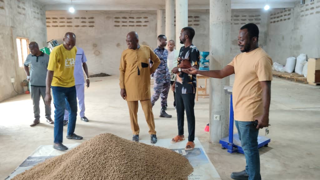Visite du préfet de l'Avé, M. Awu Kossi — AZON DODE