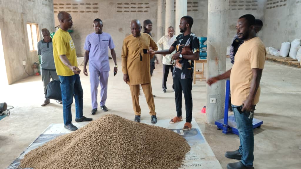 Visite du préfet de l'Avé, M. Awu Kossi — AZON DODE