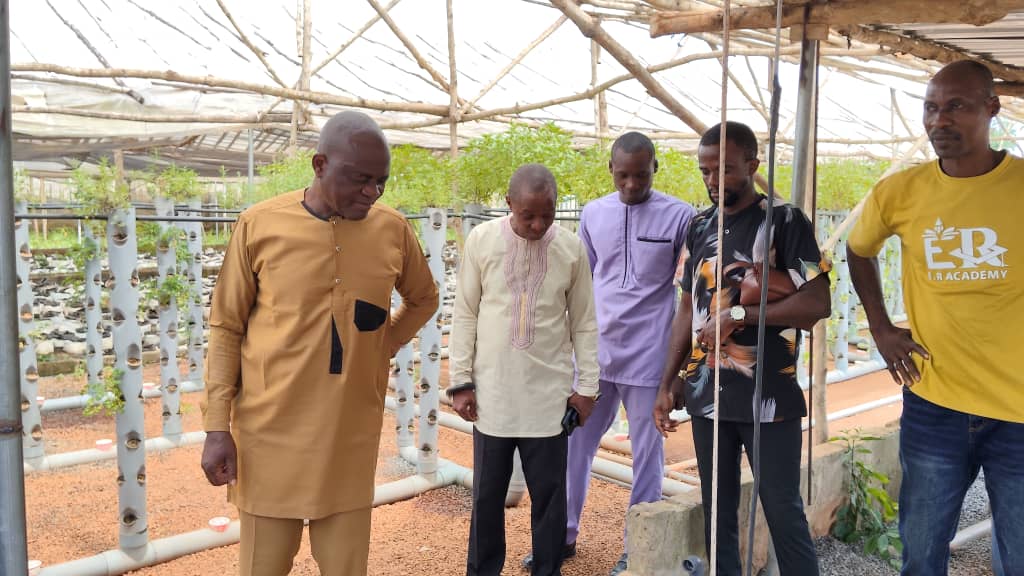 Visite du préfet de l'Avé, M. Awu Kossi — AZON DODE