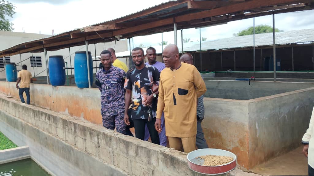 Visite du préfet de l'Avé, M. Awu Kossi — AZON DODE