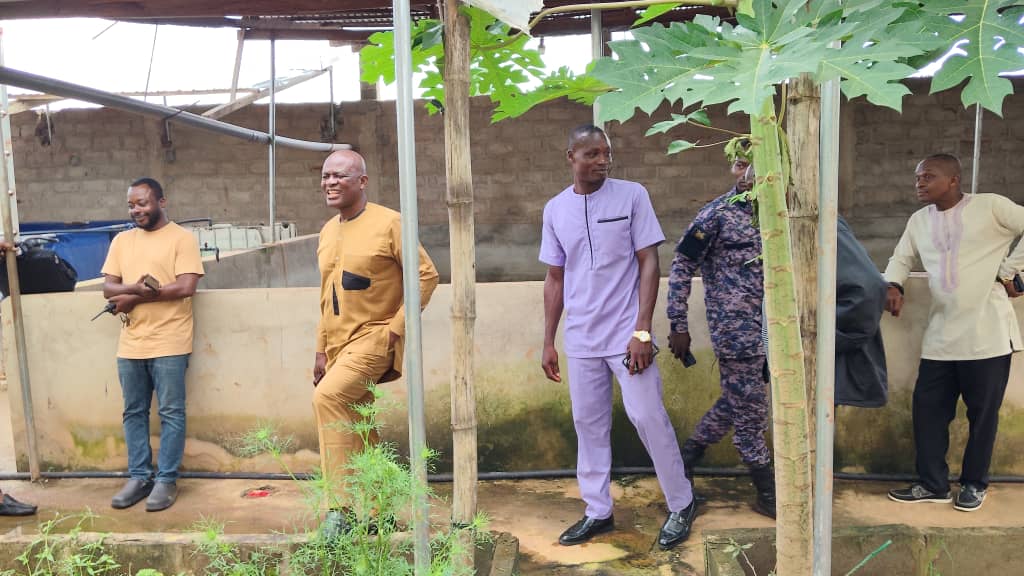 Visite du préfet de l'Avé, M. Awu Kossi — AZON DODE