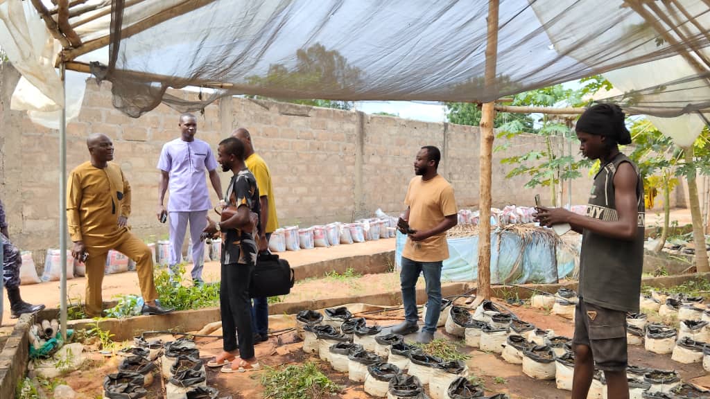 Visite du préfet de l'Avé, M. Awu Kossi — AZON DODE