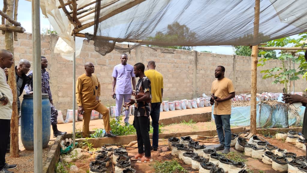 Visite du préfet de l'Avé, M. Awu Kossi — AZON DODE