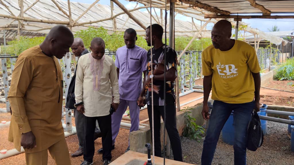 Visite du préfet de l'Avé, M. Awu Kossi — AZON DODE