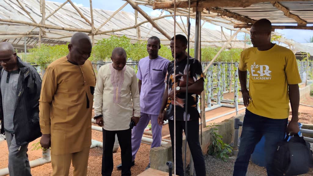 Visite du préfet de l'Avé, M. Awu Kossi — AZON DODE