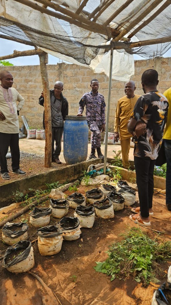 Visite du préfet de l'Avé, M. Awu Kossi — AZON DODE